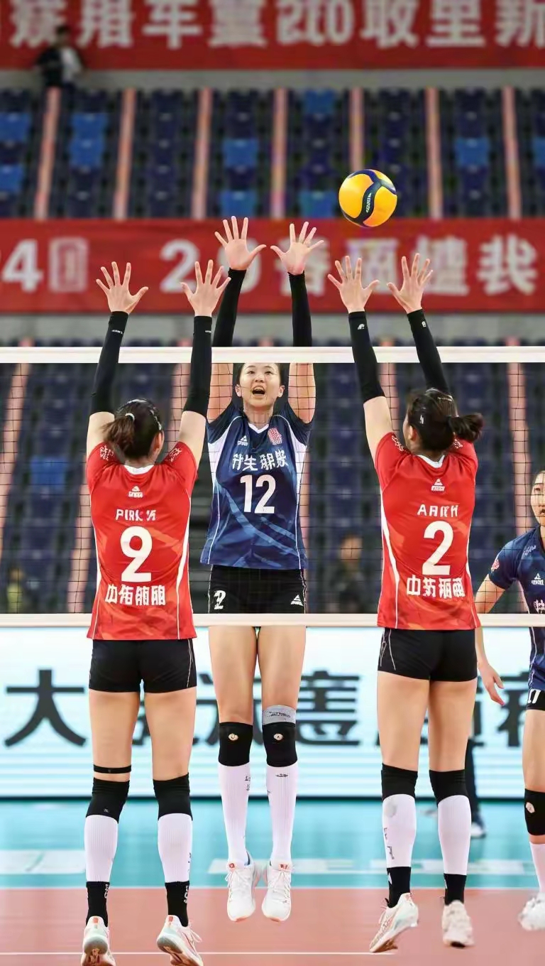 豪强交锋添火草，争夺欧洲冠军席位