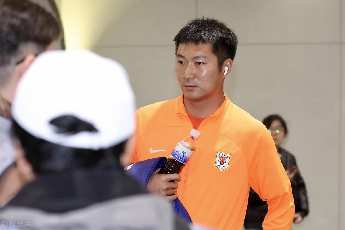 泰山夏窗调整看不懂，新外援受质疑，三大矛盾浮出水面