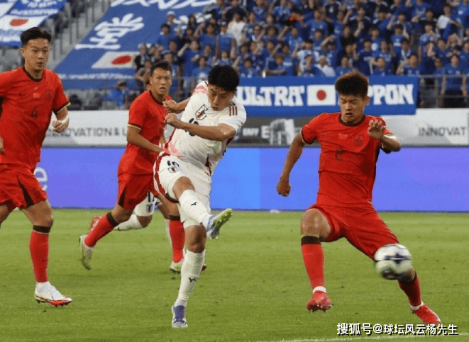 包含东亚杯-中国香港男足0-2韩国遭两连败末轮对阵国足的词条
